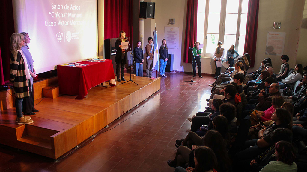 Acto por el Día del Docente y premiación del concurso “Temporada de escritores”