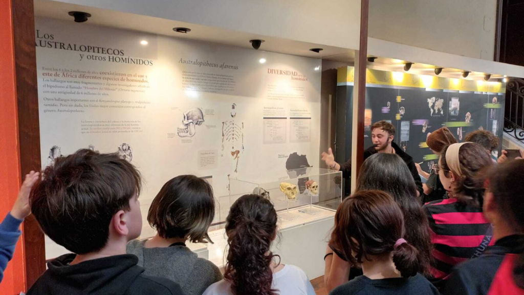 Visita de los cursos de 1° año al Museo de La Plata