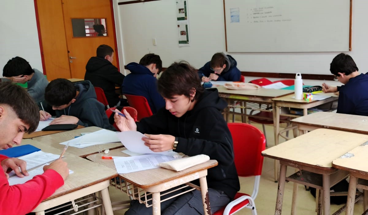 Desafíos matemáticos: participación de estudiantes del Liceo en OMA, Ñandú y MateClubes